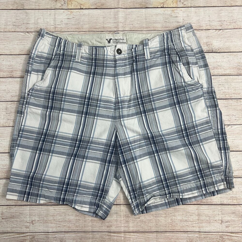 American Eagle Plaid Vintage Shorts Men 44 Blue White Gray Classic Length Cotton